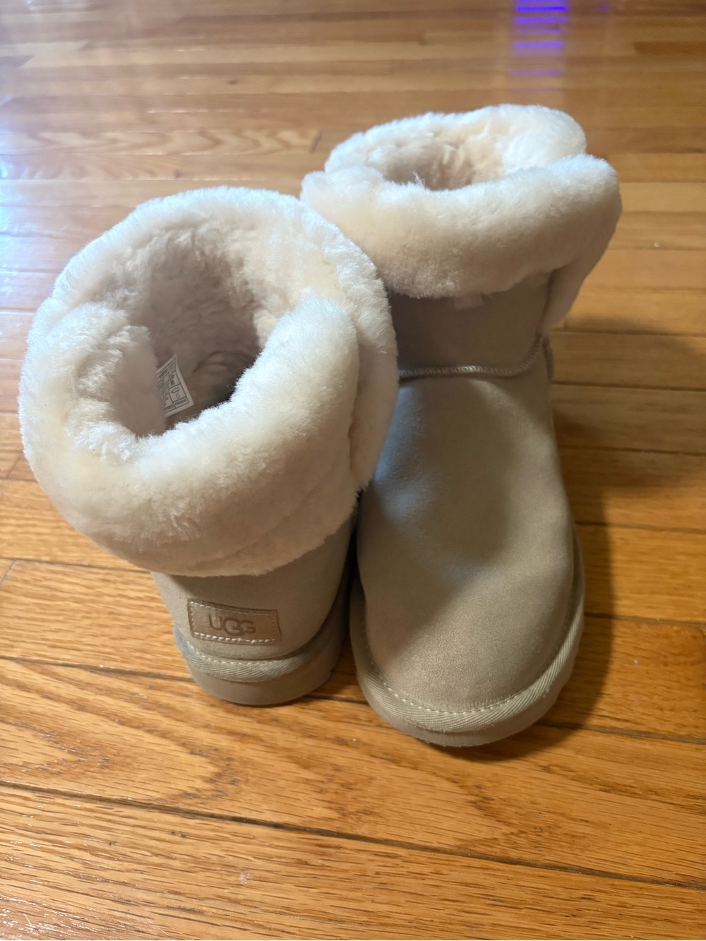 UGG Mini Sheepskin Boots in Sand Women Size 7